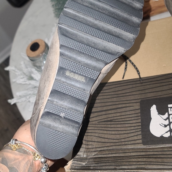 Sorel boots - Picture 2 of 6